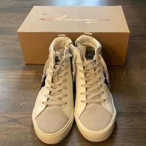 Vintage Havana Lester 15 white high tops!